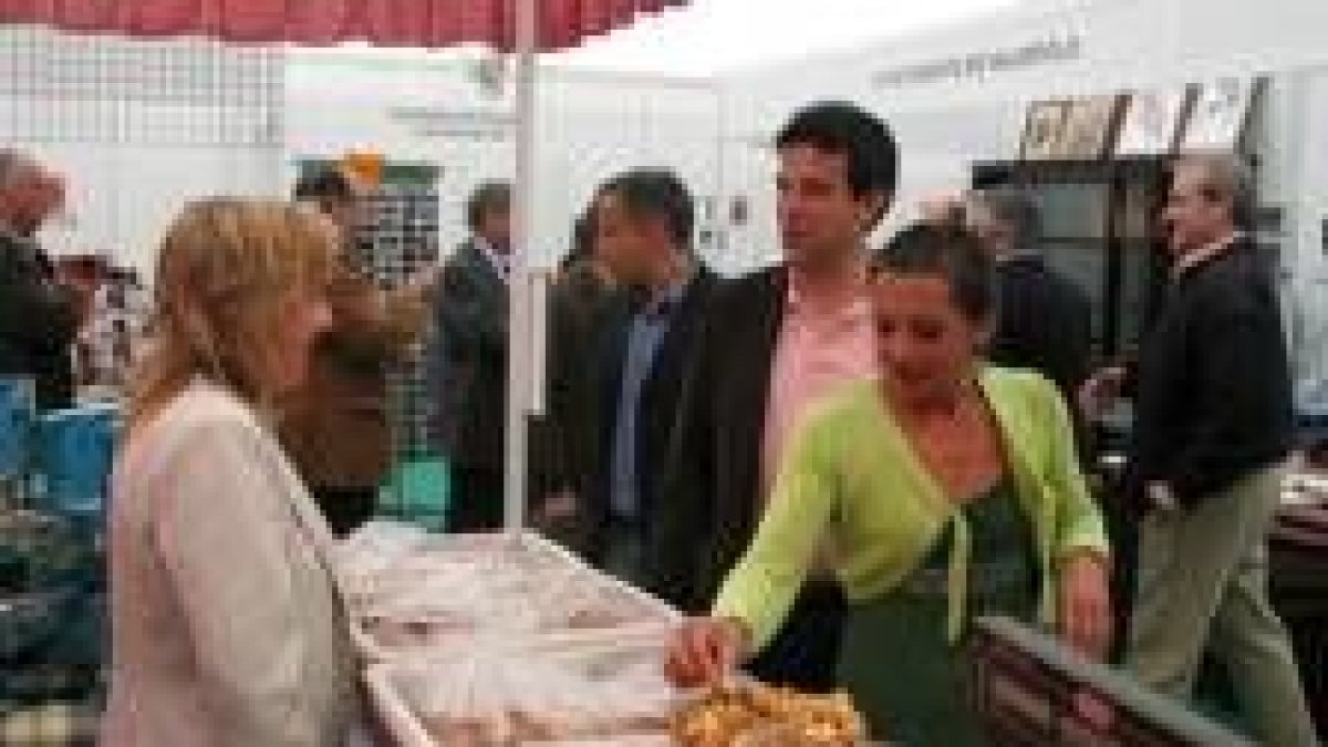La feria de Quintana de Rueda acoge una variedad de productos agroalimentarios de la comarca
