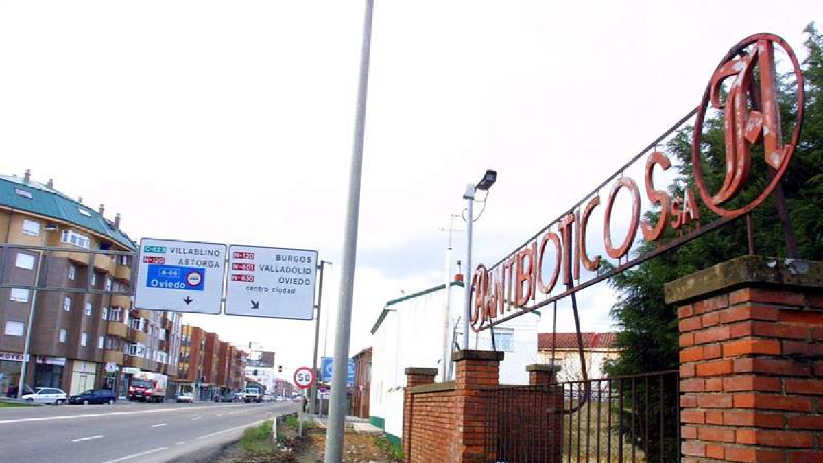 Instalaciones de Antibióticos en las afueras de la capital leonesa.