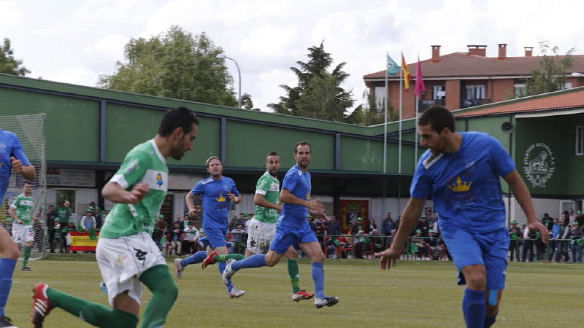 Roberto Puente, a la izquierda, la gran baja astorgana