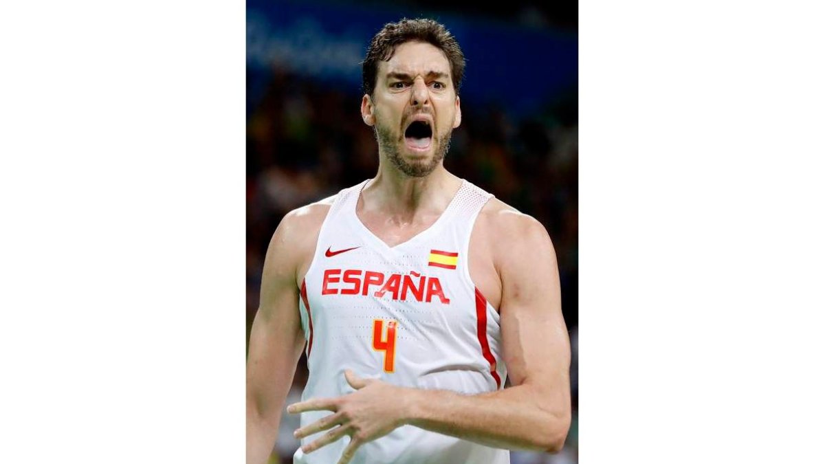 Pau Gasol, durante el partido de ayer entre España y Brasil. JORGE ZAPATA