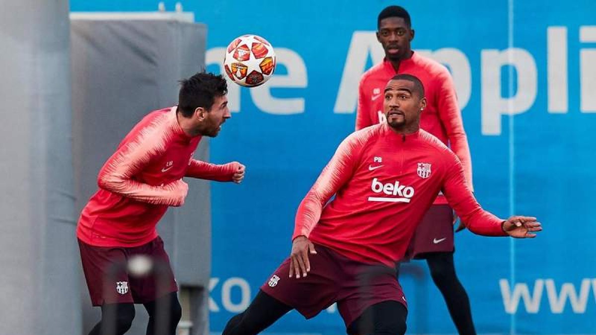 Los jugadores azulgranas preparan el partido de vuelta frente al Manchester United. ALEJANDRO GARCÍA