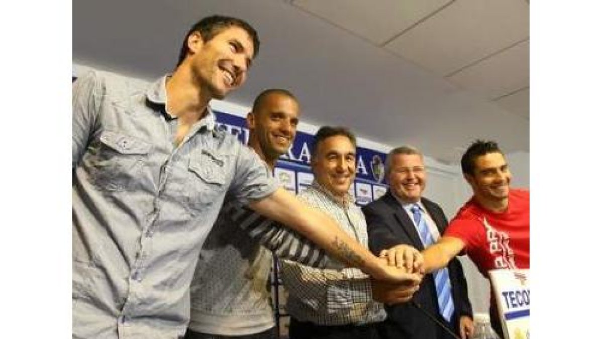 Nino, Yuri, José Fernández, Alfonso Rodríguez y Mackay, durante la presentación de ayer.