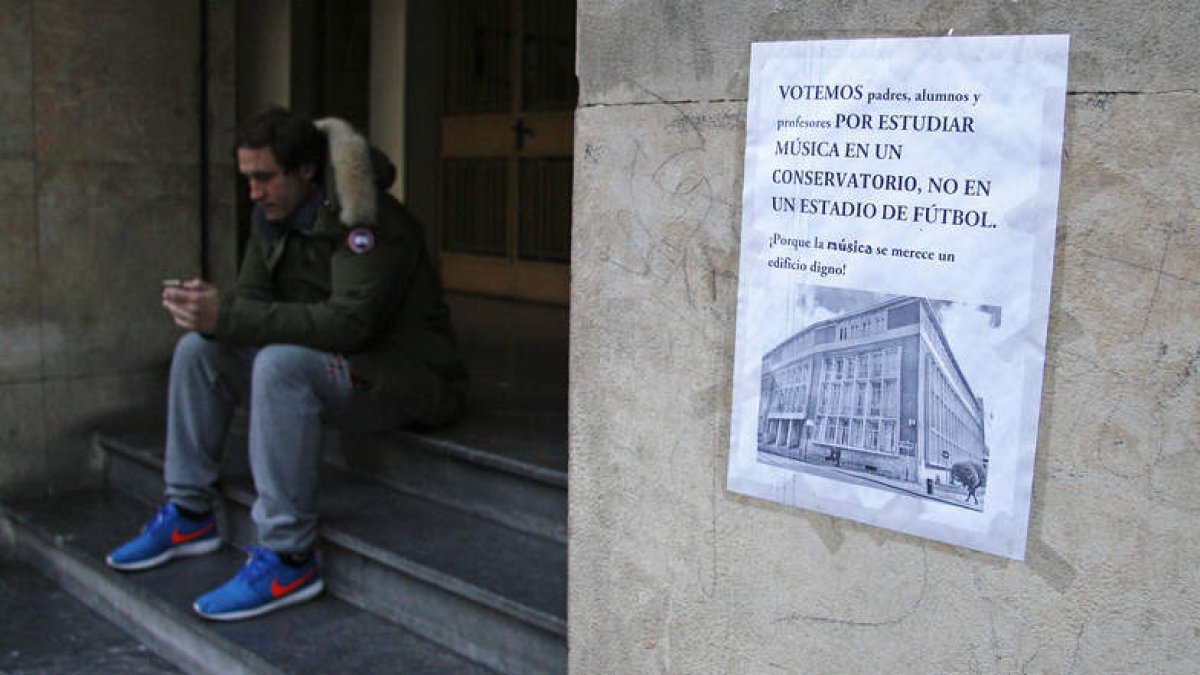 La comunidad educativa se ha movilizado en contra del proyecto de traslado. FERNANDO OTERO PERANDONES