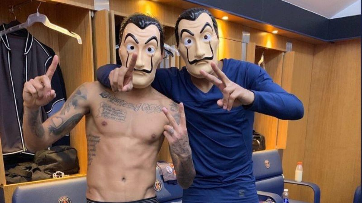 Mbappé y Neymar, con las caretas de La casa de papel, en la foto que han colgado en Twitter.