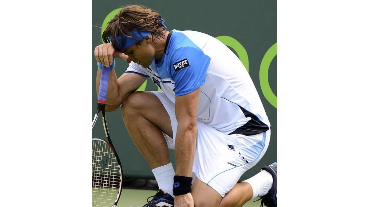 Ferrer se lamenta de una bola perdida ante Murray.