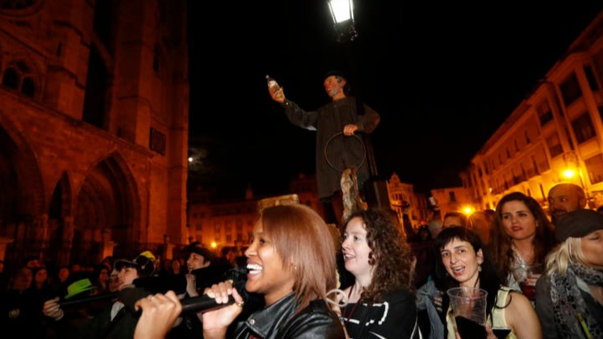 La procesión de Genarín reventará las costuras del casco histórico de León. JESÚS F. SALVADORES