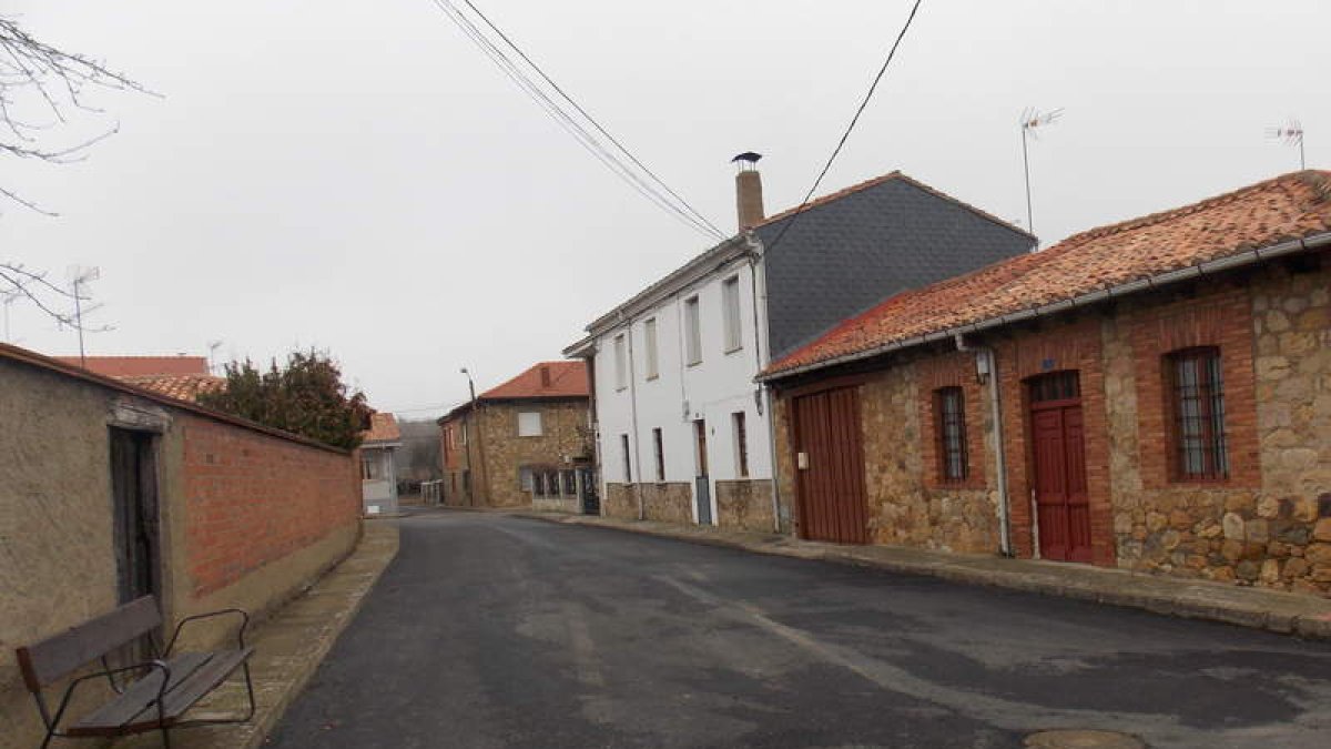 La calle del Coto de Cuadros ha sido recientemente arreglada. PLANILLO