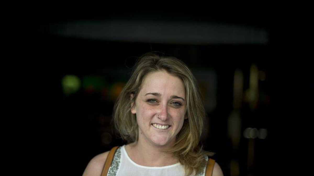 Miriam Serres, empleada con contrato temporal en la restauración.