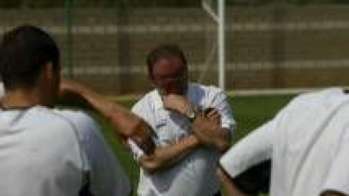 La plantilla de la Cultural mantiene el ritmo habitual de entrenamientos, a la espera de novedades