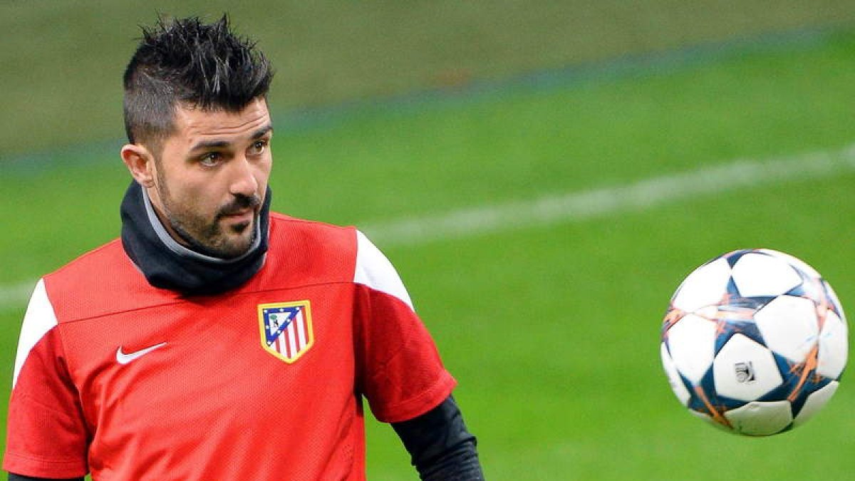 David Villa participa en el entrenamiento de su equipo en el estadio Giuseppe Meazza.