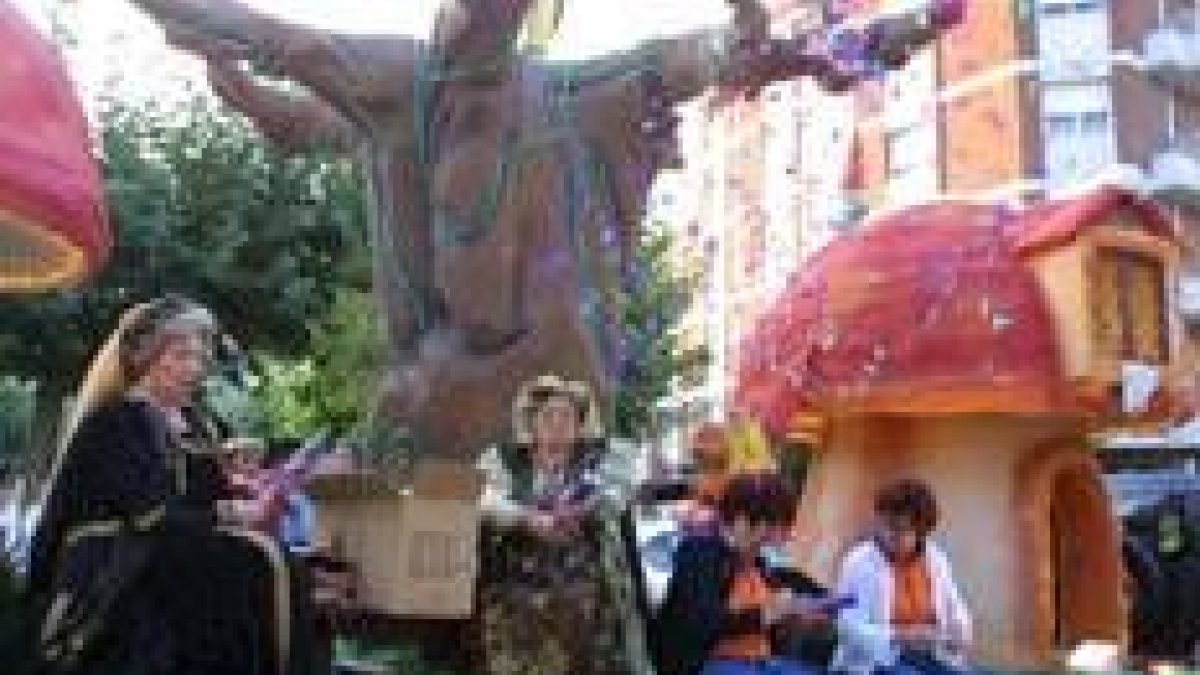 La plaza Santa Bárbara fue escenario del teatro de calle