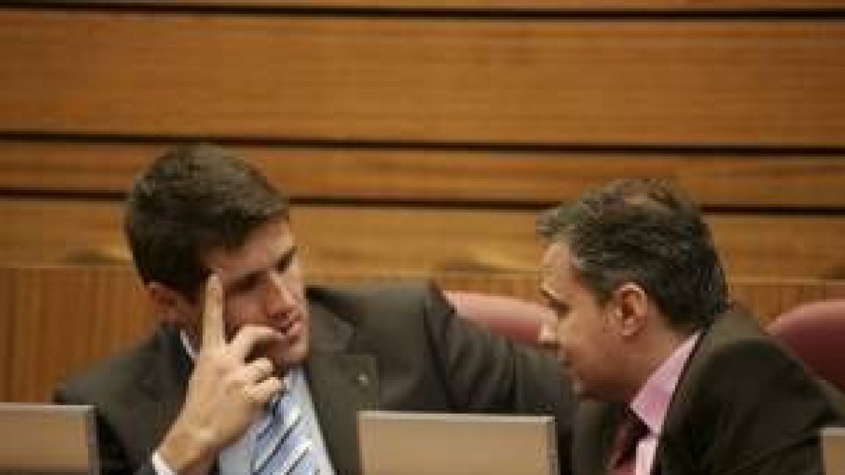 Héctor Castresana y Joaquín Otero, en la sesión constitutiva de las Cortes, el pasado junio