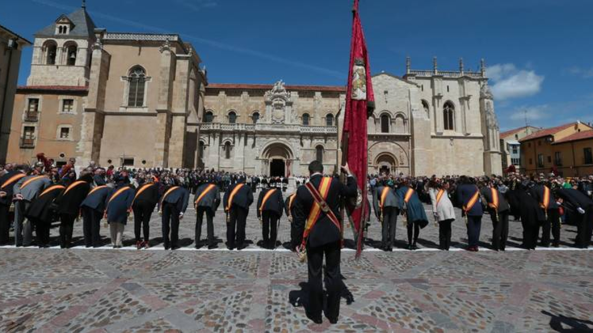 Alcalde y munícipes hacen las famosas 'cabezadas' al cabildo de San Isidoro