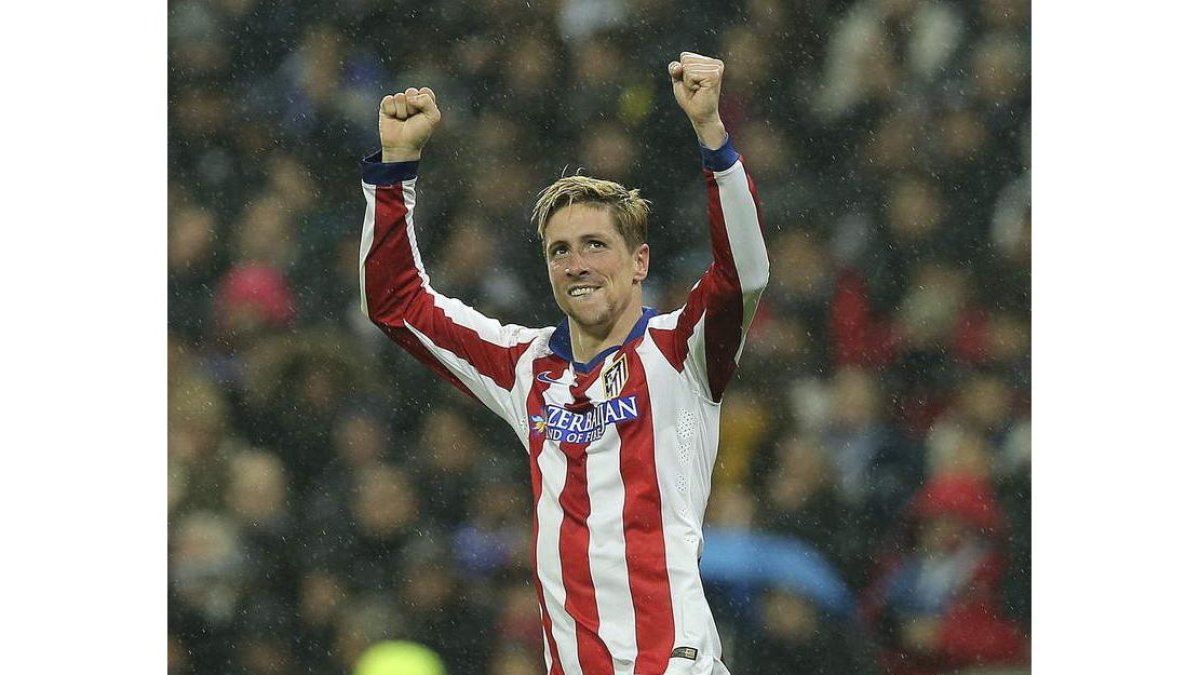 Fernando Torres marcó ayer sus dos primeros goles como jugador del Atlético en el Bernabéu