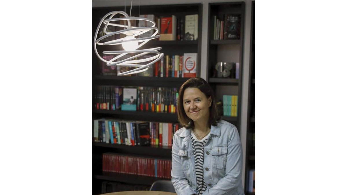 La escritora Sophie Hennaf asegura que tiene cuidado de no dejarse llevar por el humor