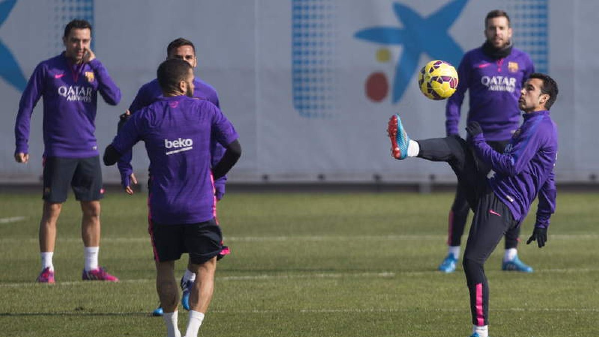 Los futbolistas del Barcelona preparan el partido de hoy ante el Málaga.