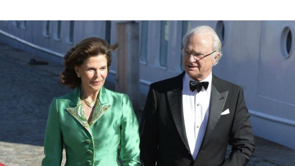 Los reyes de Suecia acuden a un acto en Estocolmo en 2015.