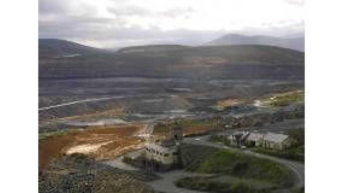 Aspecto de la Gran Corta de Fabero, la mayor mina a cielo abierto del Bierzo