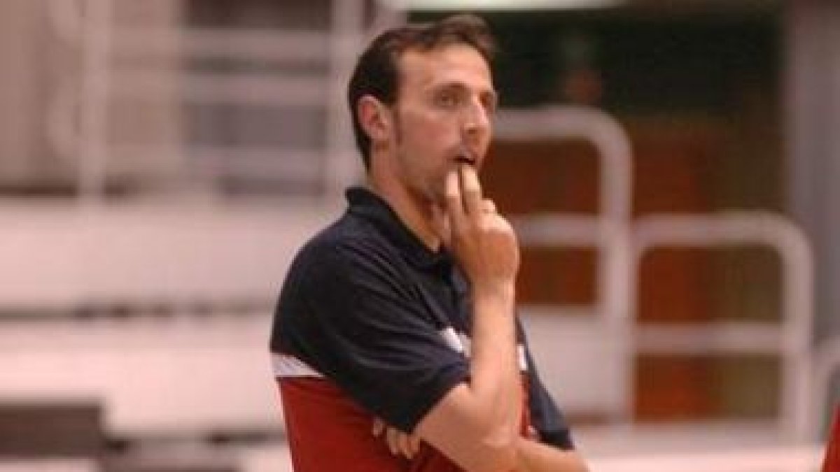 Alejandro Vaquera viajó ayer rumbo a Varsovia.