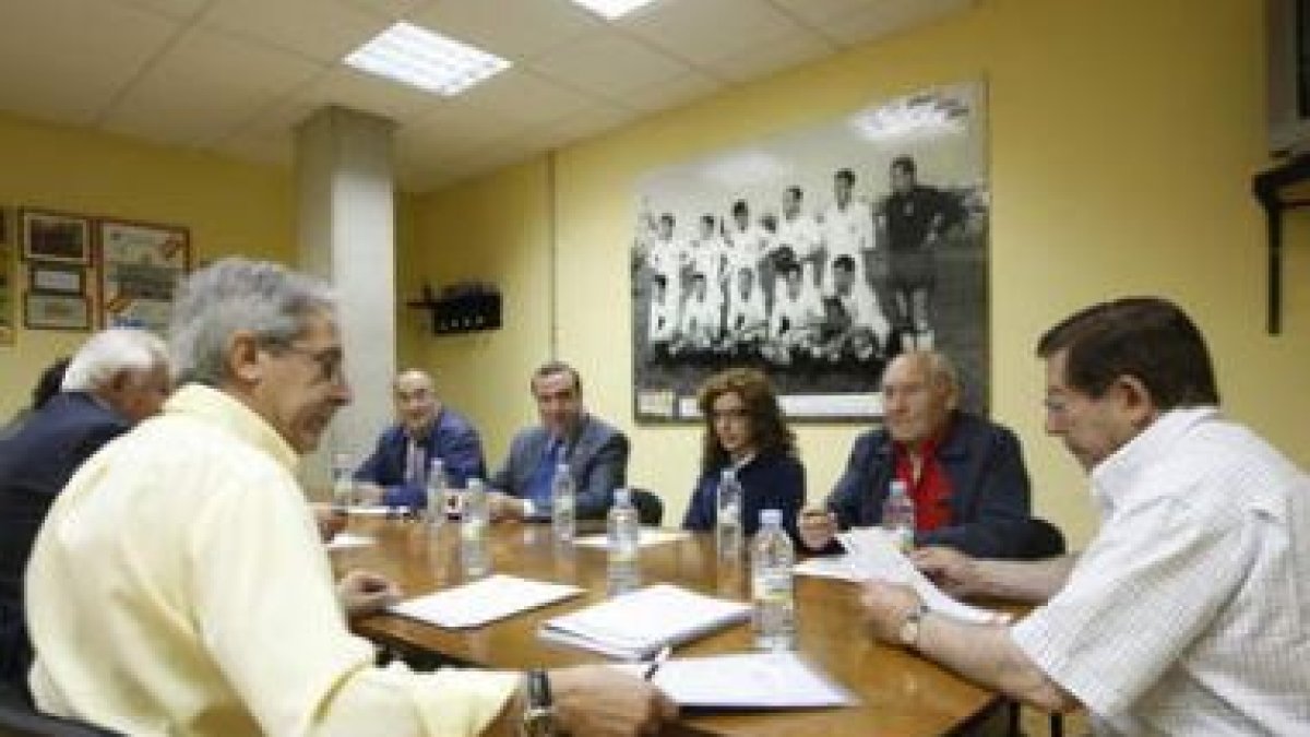 El consejo de la Cultural, en la imagen, mantuvo la primera reunión con Emilio Guereñu.