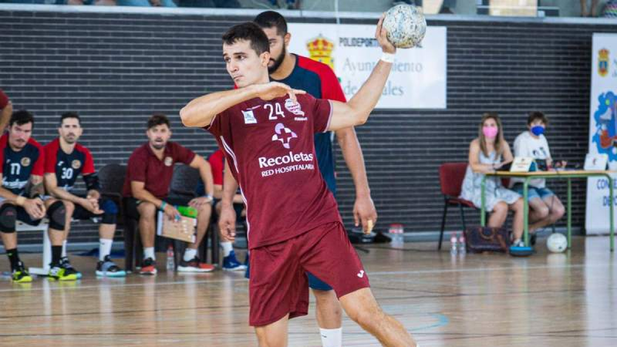 El extremo derecho del Atlético Valladolid Jorge Serrano podría sustituir a Gonzalo Pérez en el Ademar en la 2022-23. AT. VALLADOLID