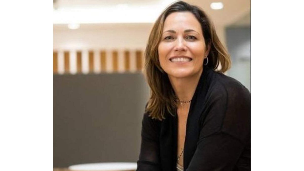 Guadalupe Hernández. DL