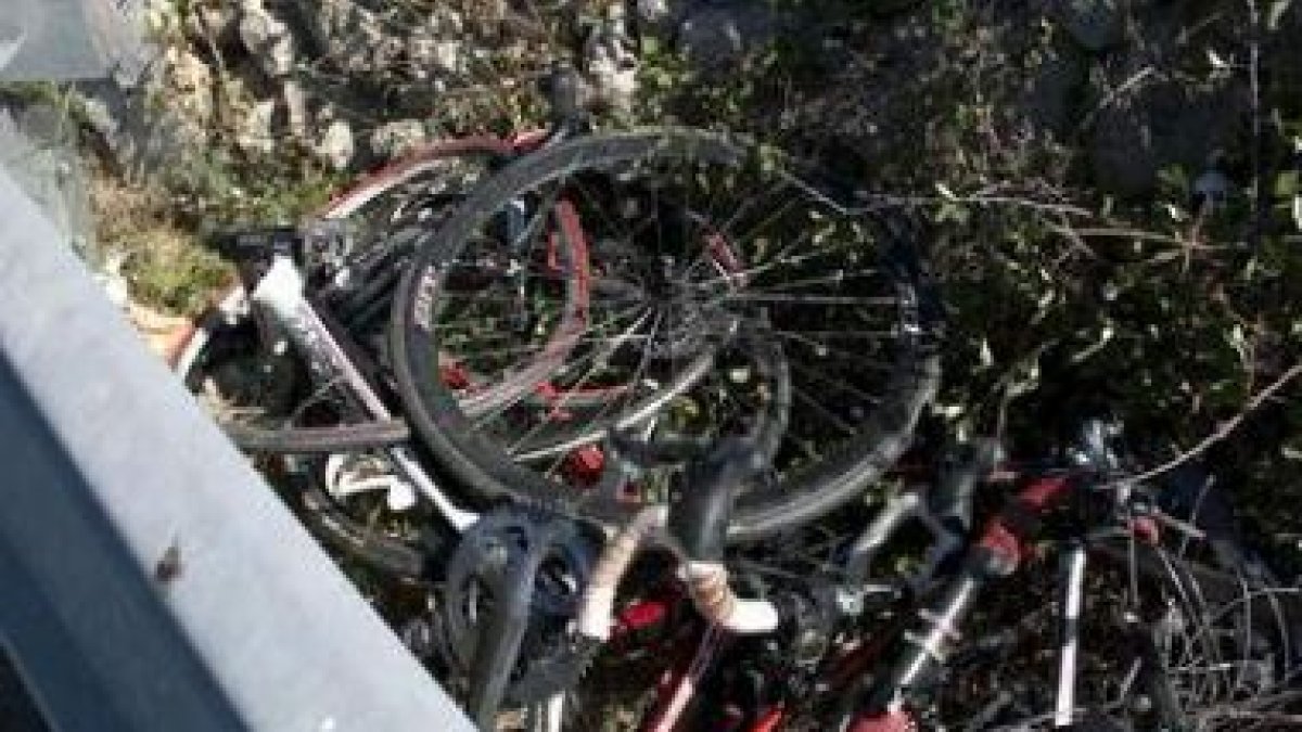 Imagen de las bicicletas de los ciclistas atropellados.