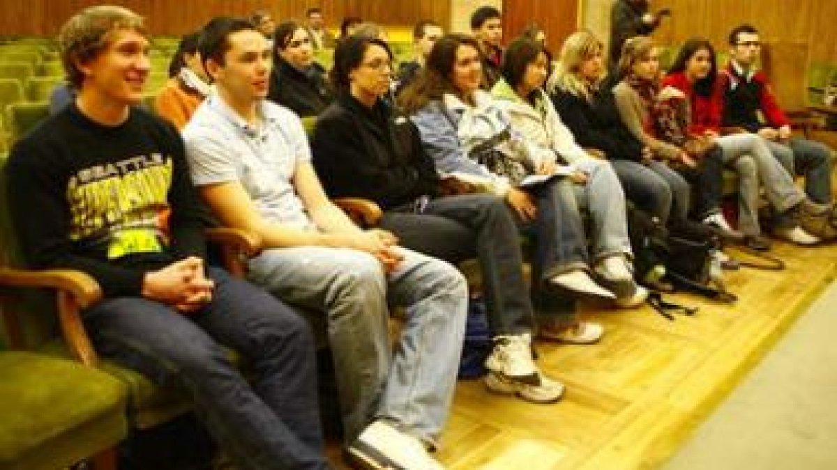 Dieciocho alumnos de la Universidad de Washington permanecerán hasta junio en la capital