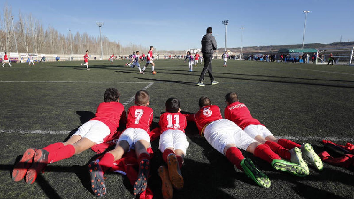 El torneo de Reyes ‘Ciudad de León’ contó con la participación en el Área Deportiva de Puente Castro con 16 equipos y el Puente Castro A como ganador. JESÚS F. SALVADORES