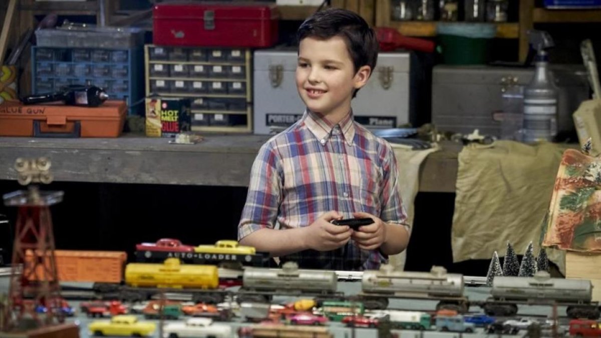 Ian Armitage es Sheldon Cooper de niño en El joven Sheldon.