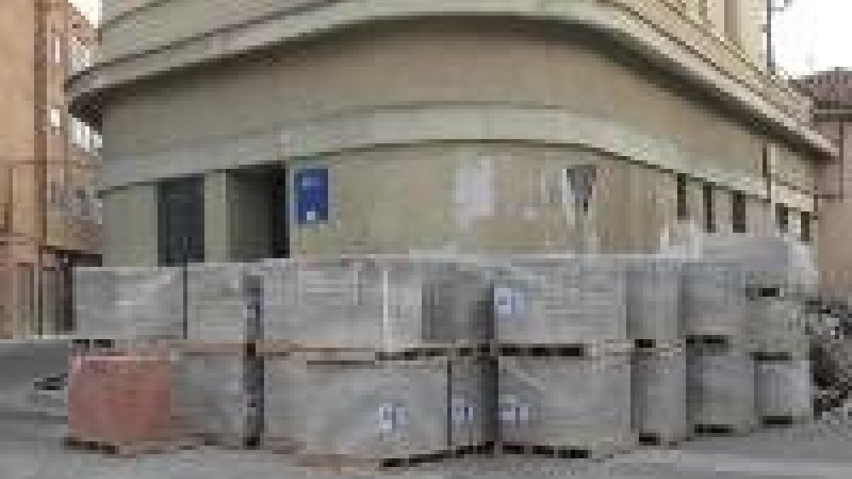 Material listo para la ejecución de los trabajos en las aceras