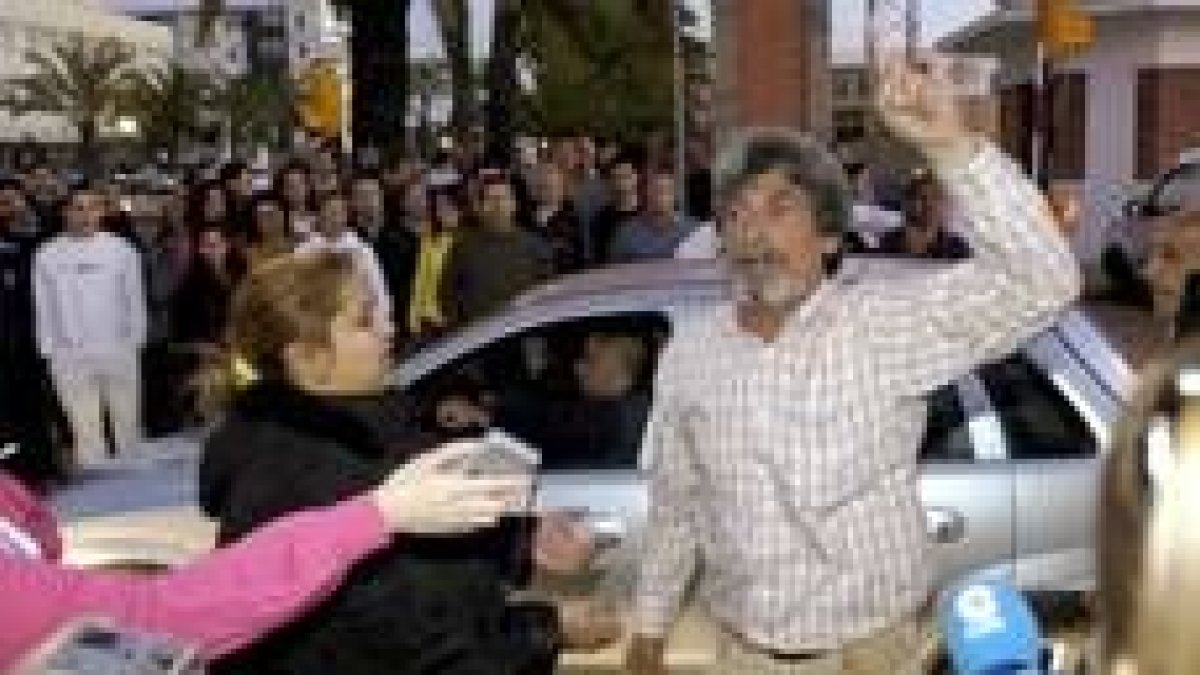 El abuelo de la niña Mari Luz Cortés atendió a los medios de comunicación tras conocer el suceso