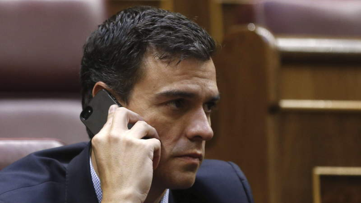El diputado socialista, Pedro Sánchez, durante una sesión del Congreso de los Diputados.