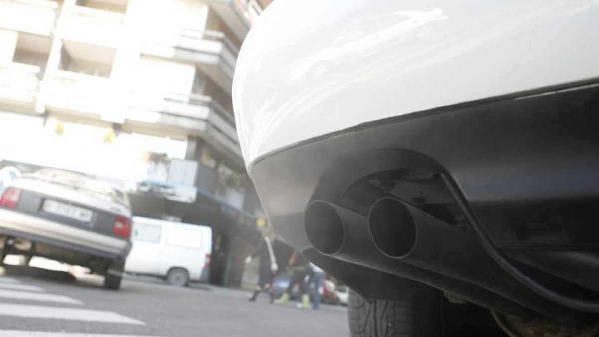 Coches contaminando el aire
