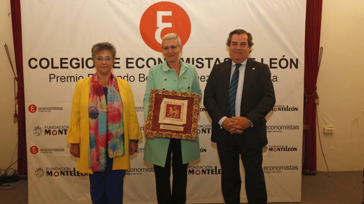 Nuria González, Beatriz Escudero y Francisco García Paramio. Fernando Otero