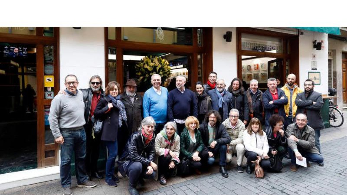 Los artistas participantes en el proyecto para Cruz Roja. MARCIANO PÉREZ