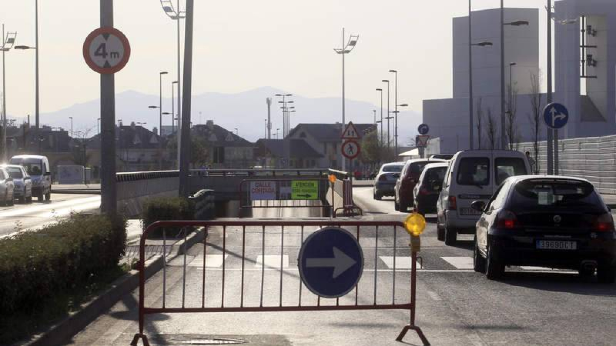 La Policía Local cortó ayer el paso hasta mañana y el tráfico se desvía por una paralela.