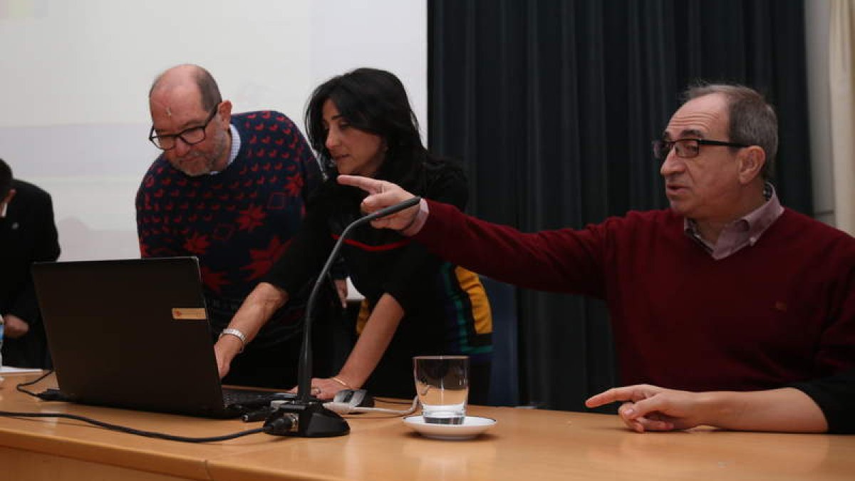 Álvarez Vilas, ayer con dos colaboradores.