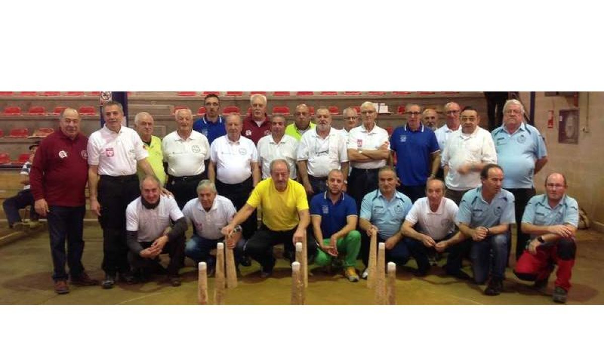 La victoria final, disputada en la bolera cubierta del Polígono 10, se decantó a favor de Javi por una mínima diferencia de ocho bolos. P.C.