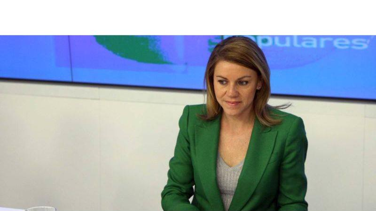Dolores de Cospedal ha presidido junto con los responsables economicos del Congreso y Senado Francisco Utrera y Elvira Rodriguez una reunion en la que han asistido los portavoces de los parlamentos regionales para tratar la Ley de Presupuestos Generales.