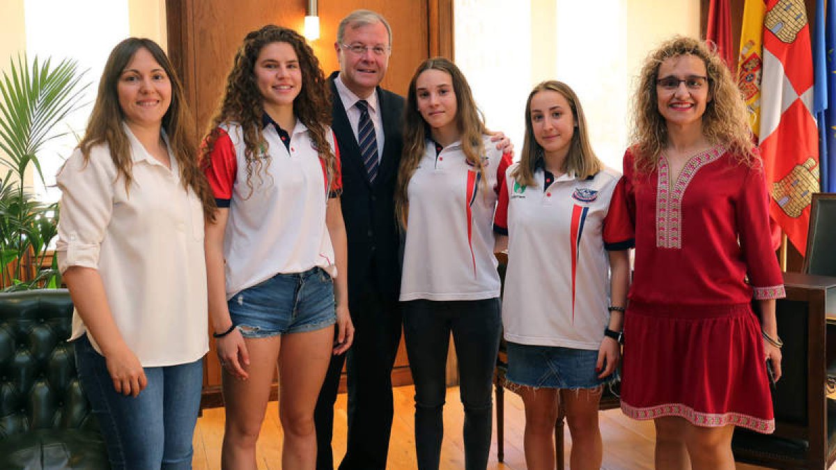 Silván alabó el gran papel de Ariadna y Sara en el Nacional. CÉSAR