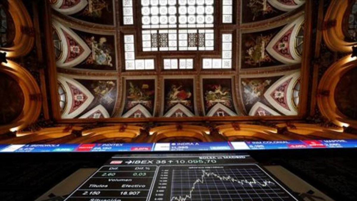 Panel con las cotizaciones del Ibex 35 en la Bolsa de Madrid.