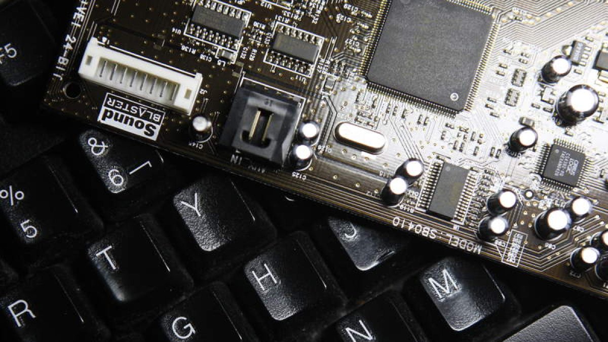 Los licenciados en informática y en las ingenierías tecnológicas son los más demandados por las empresas del sector.