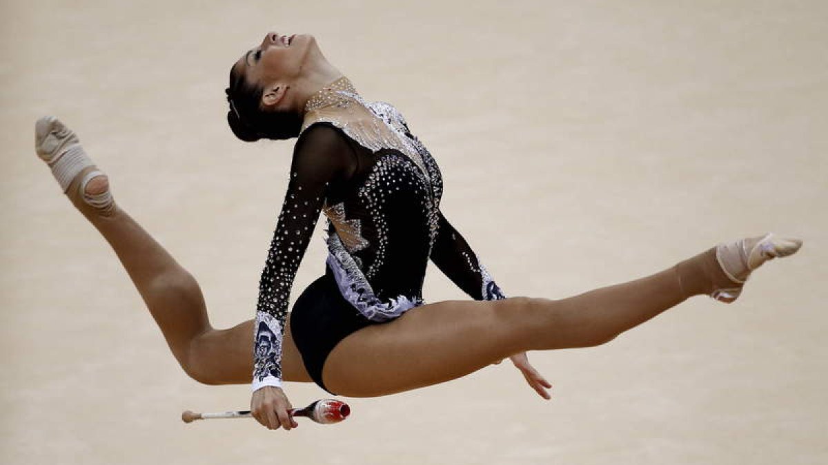 Carolina Rodríguez con el ejercicio de mazas que en la Copa del Mundo de Stuttgart le reportó la sexta posición en la final.
