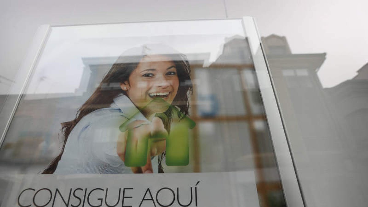 Anuncio de préstamos hipotecarios de una entidad bancaria. JESÚS F. SALVADORES