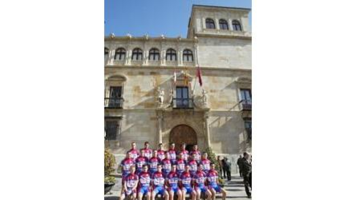 Presentación del equipo León y Ayuntamientos en la Diputación