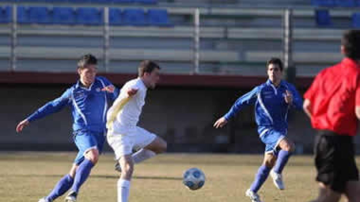 El filial blanco no pudo aguantar el vendaval goleador en que se convirtió el equipo trepalense.