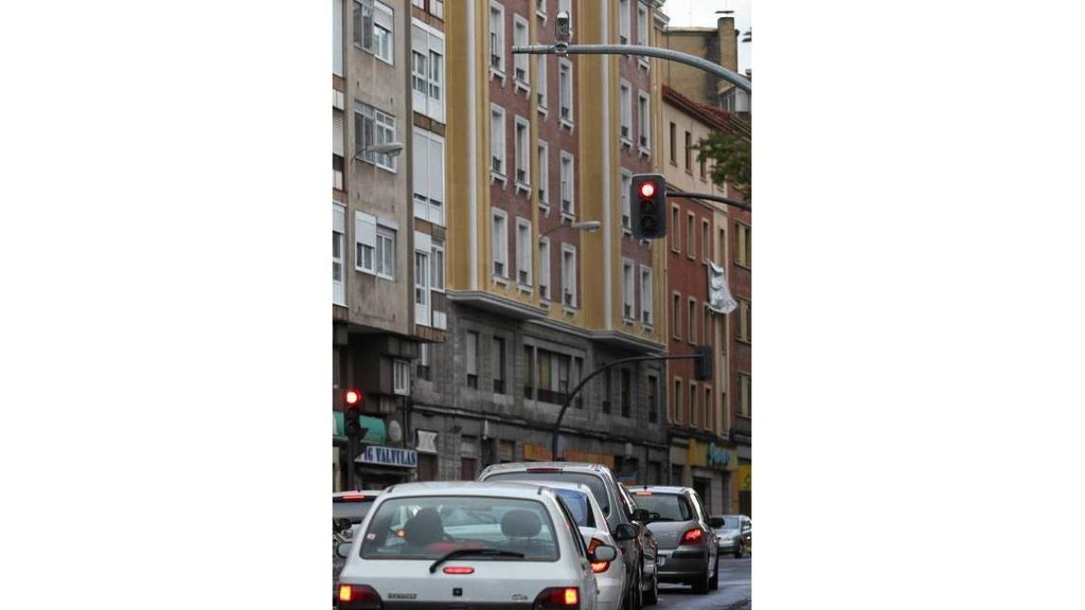 El foto rojo funciona desde el 13 de septiembre del 2011.