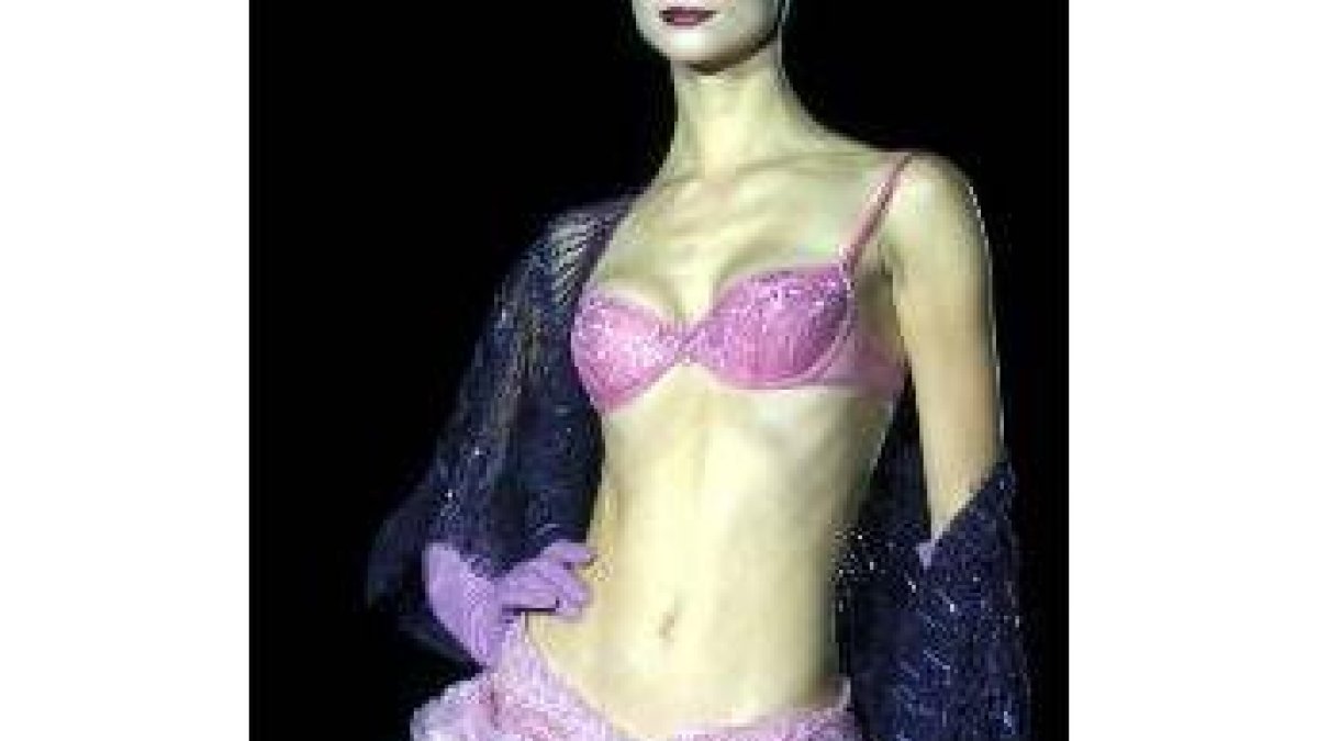 Una modelo desfila en la Pasarela Cibeles del pasado año
