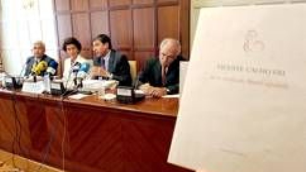 Álvarez Junco, Paloma O¿Shea, García Delgado y Vicente Ferrer, en la presentación
